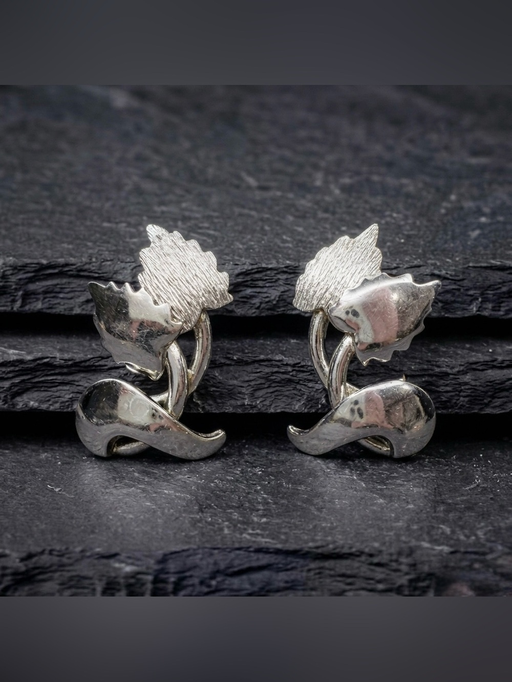Vintage 60s Ivy Leaf Textured Smooth Silver Tone Botanical Clip On Earrings
